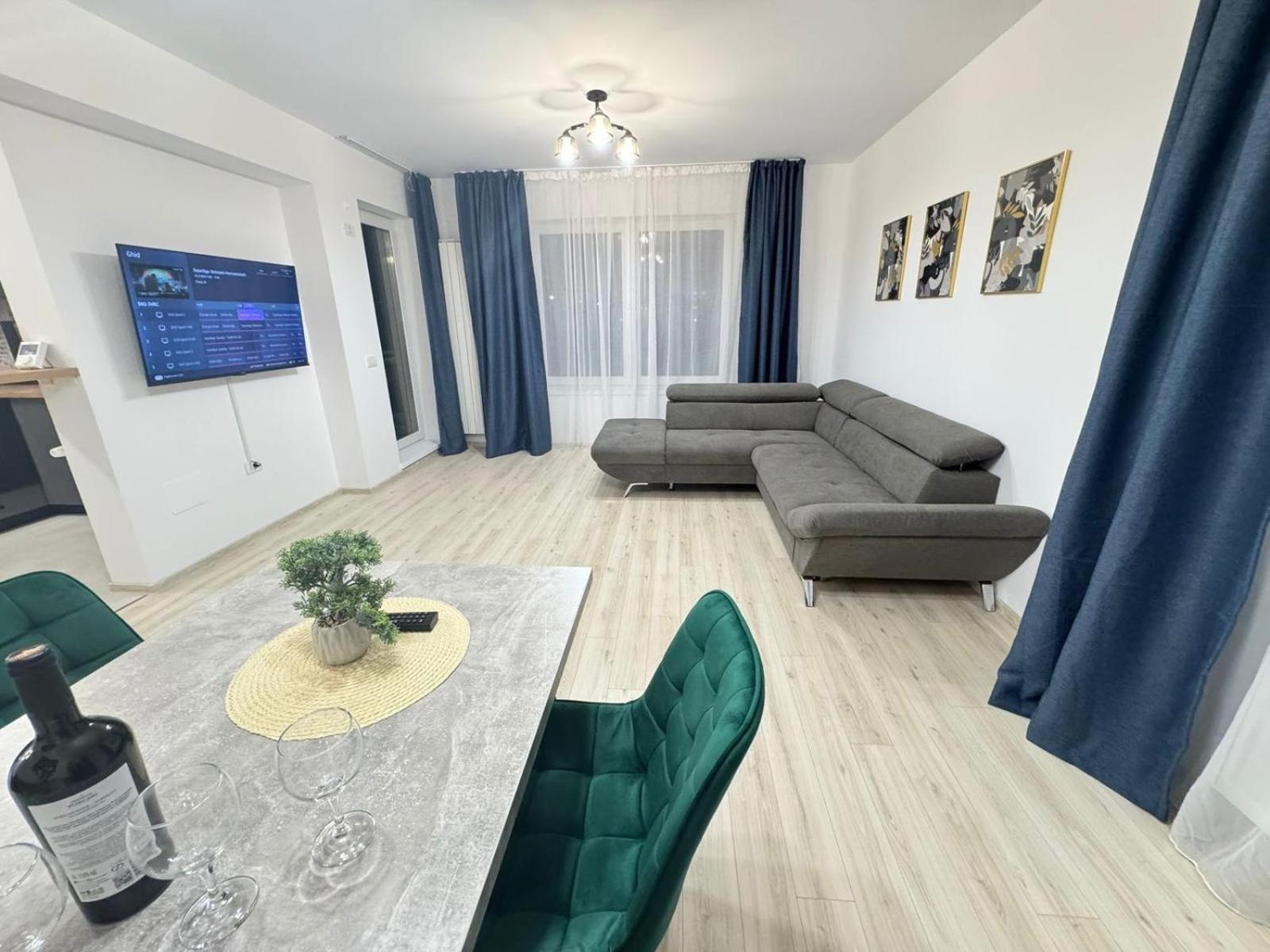 Coresi Mall Area Studios & Apartments By Glam Braşov Eksteriør billede