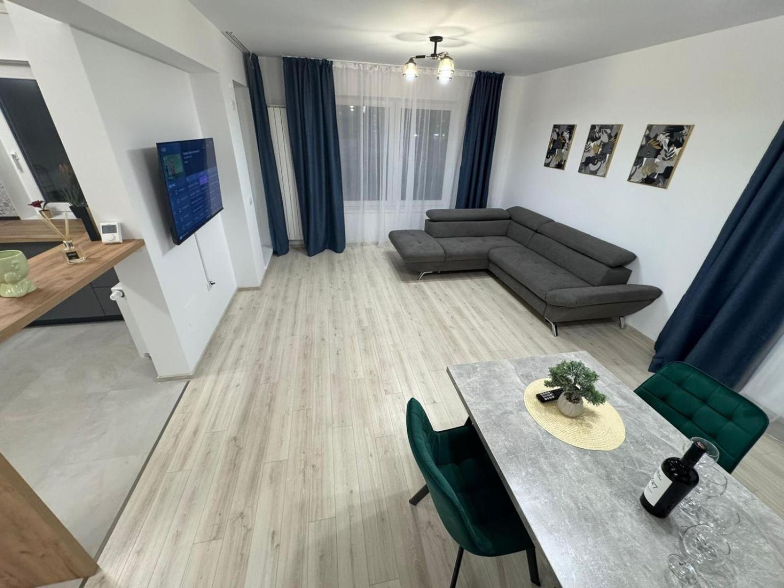 Coresi Mall Area Studios & Apartments By Glam Braşov Eksteriør billede