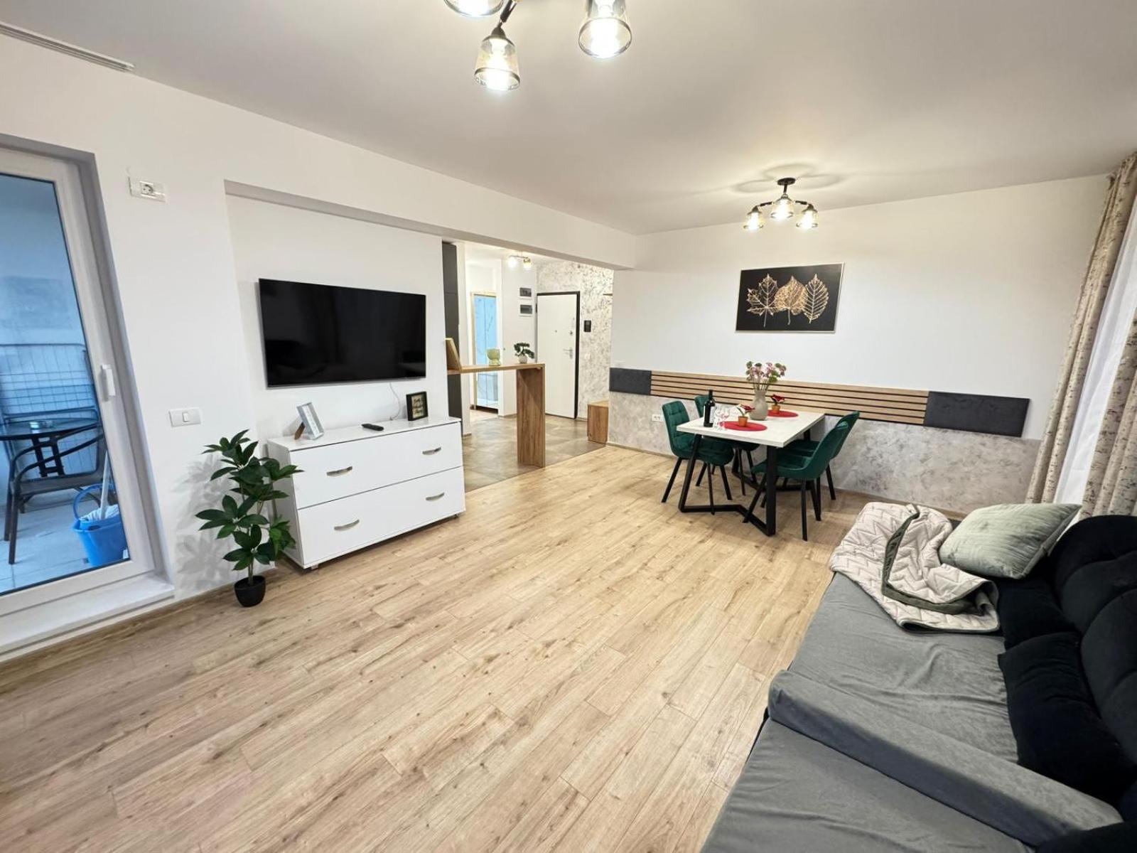 Coresi Mall Area Studios & Apartments By Glam Braşov Eksteriør billede