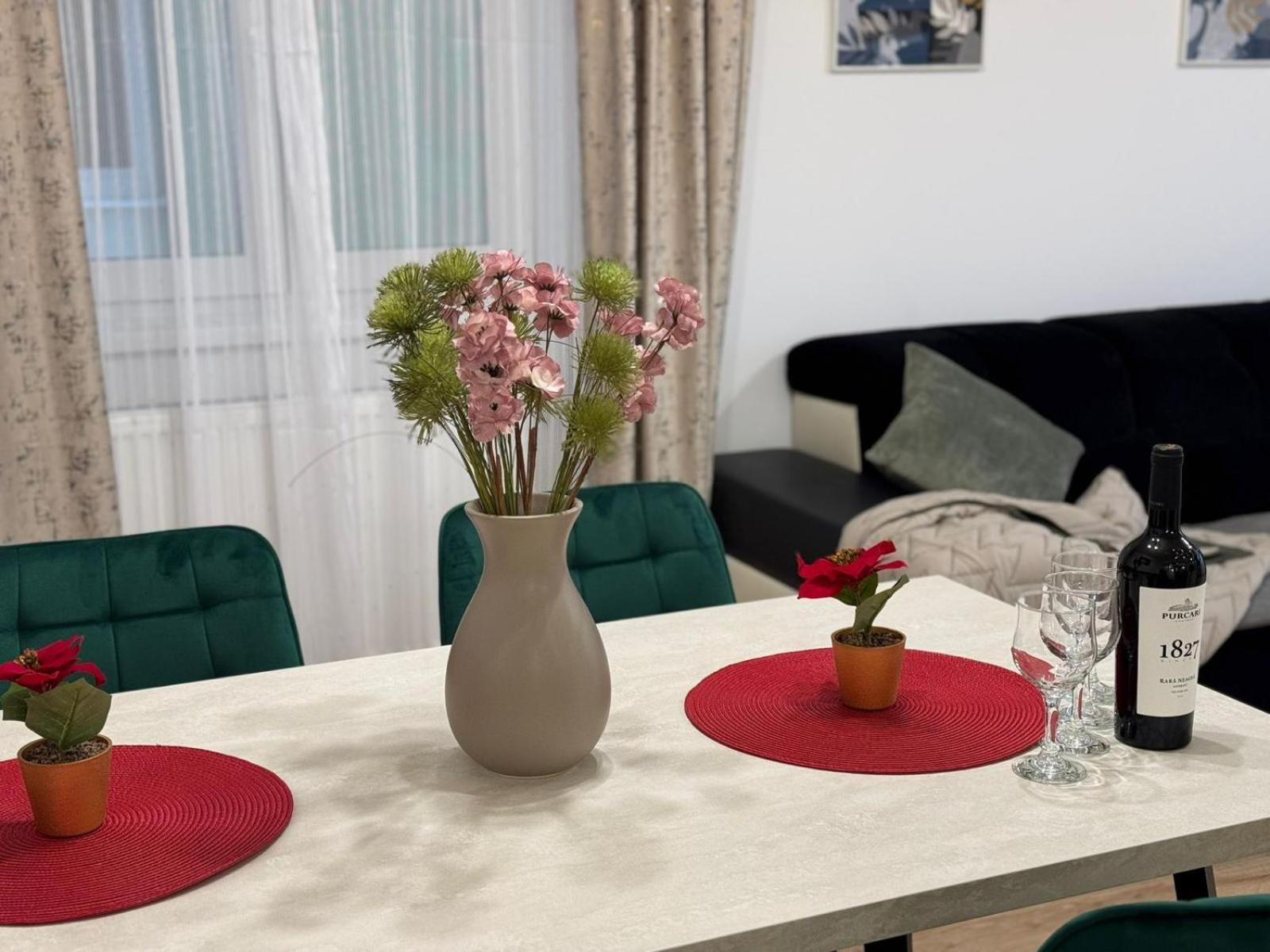 Coresi Mall Area Studios & Apartments By Glam Braşov Eksteriør billede