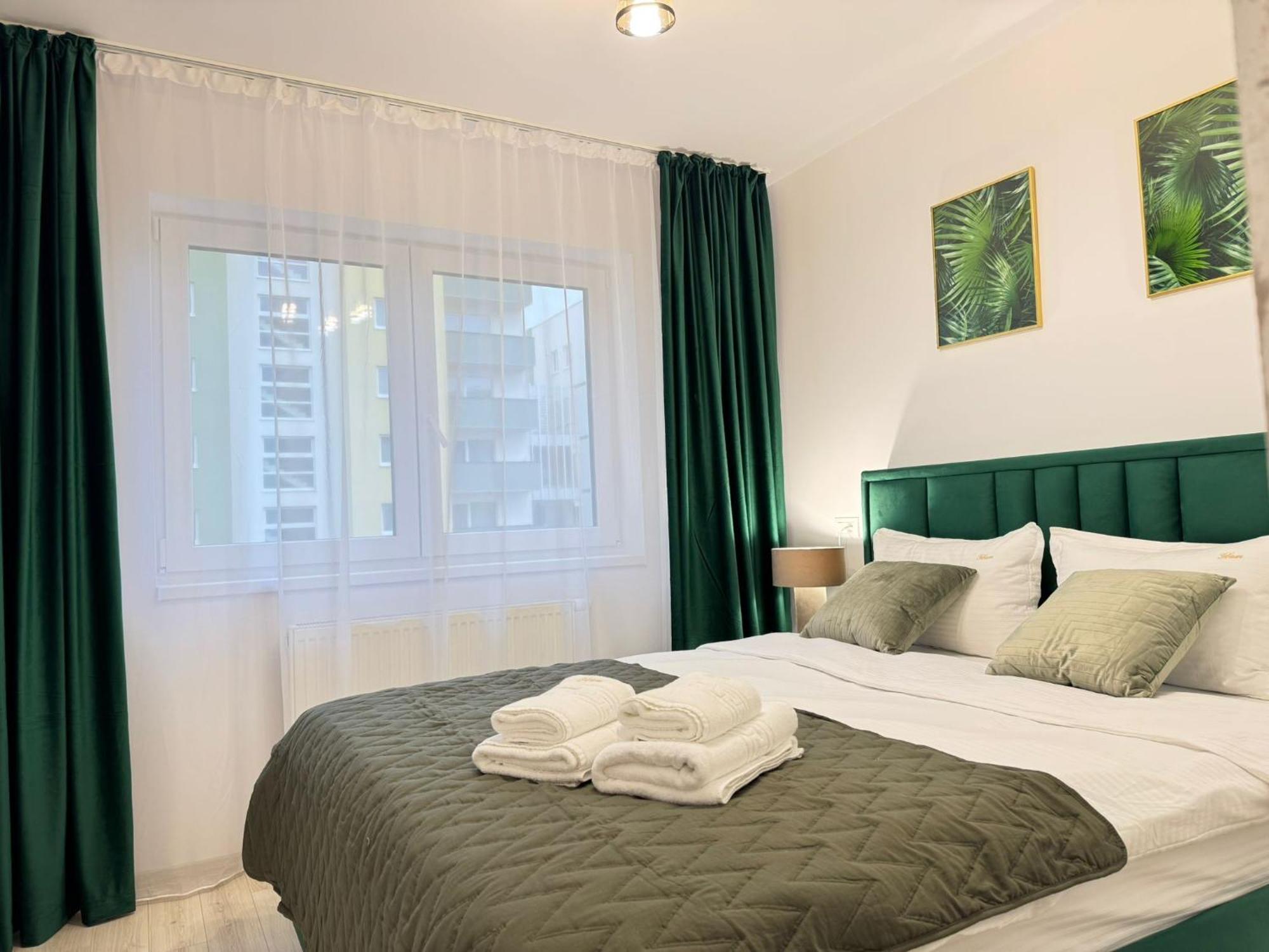 Coresi Mall Area Studios & Apartments By Glam Braşov Eksteriør billede