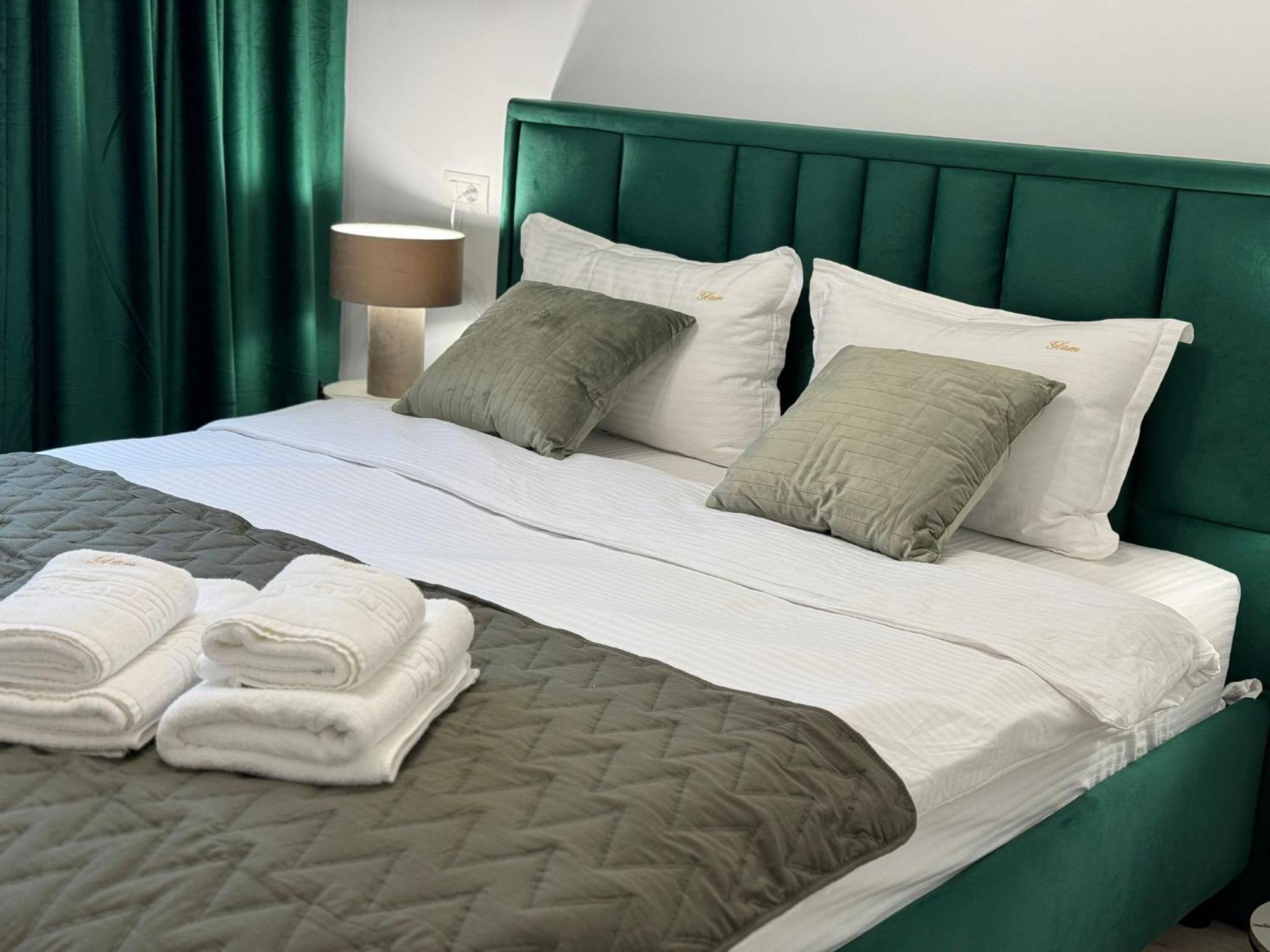 Coresi Mall Area Studios & Apartments By Glam Braşov Eksteriør billede