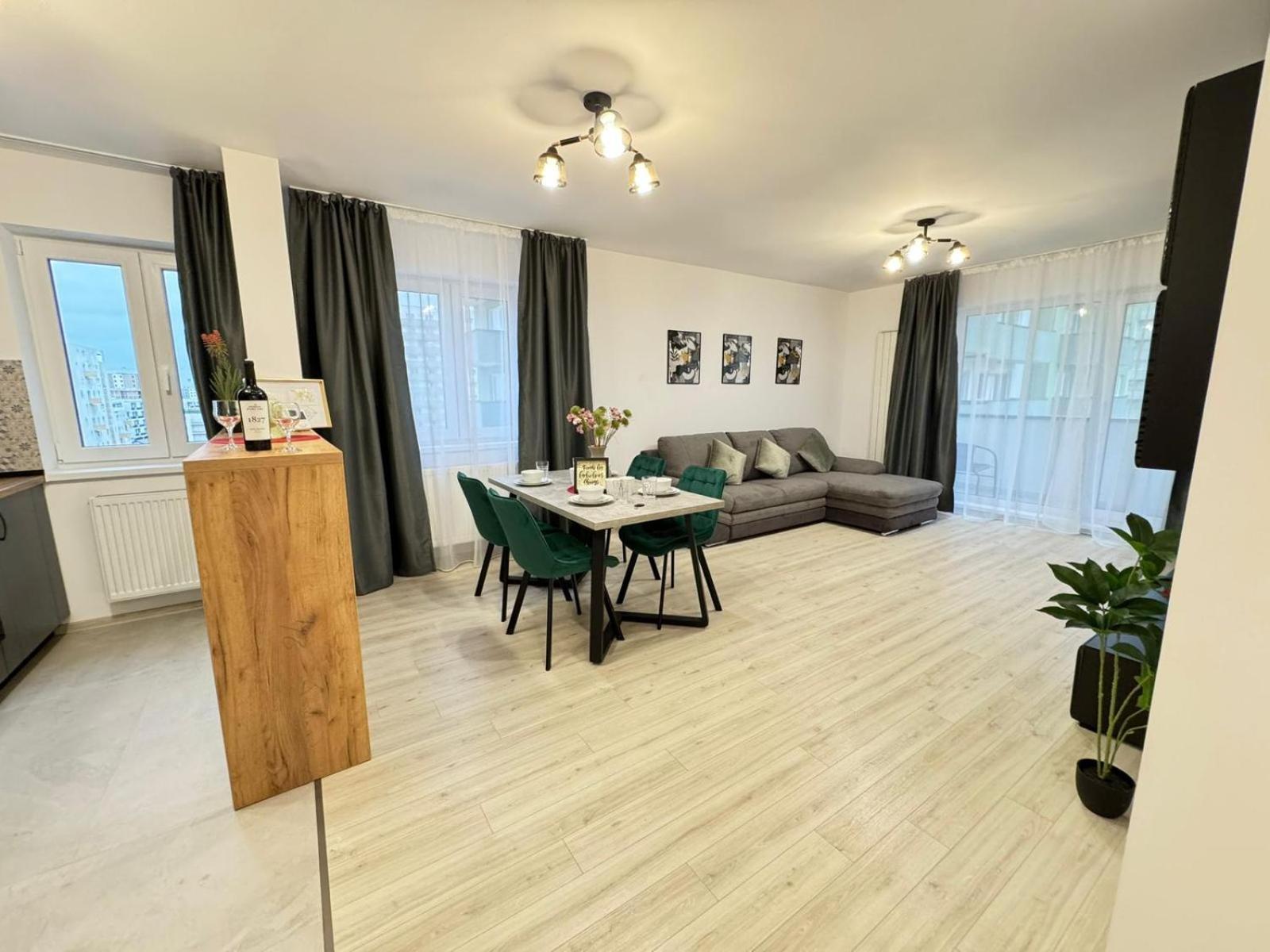 Coresi Mall Area Studios & Apartments By Glam Braşov Eksteriør billede
